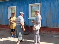Мобильная бригада центра соцобслуживания населения посетила семьи в селе Черная Падина