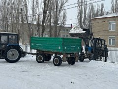 В Ершове на постоянной основе ведутся работы по расчистке снега