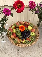 Ершовские «серебряные» волонтеры делятся урожаем с получателями услуг