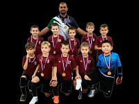 Из Озинок ершовские футболисты вернулись с первым местом, наградами и комплектом новой спортивной формы