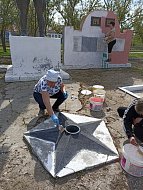 В с.Рефлектор Ершовского района привели в порядок памятник воину-освободителю
