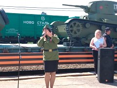 Во время стоянки "Воинского эшелона" для ершовцев и гостей города на перроне шел концерт