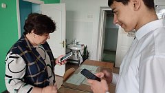 Волонтеры помогают ершовцам принять участие в онлайн-голосовании