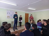 Полицейские провели встречу с учащимися Ершовского агропромышленного лицея