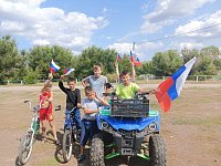 Велопробегом встречают День Государственного флага жители Ершовского района