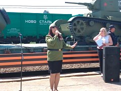 Во время стоянки "Воинского эшелона" для ершовцев и гостей города на перроне шел концерт