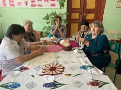 Для ершовских рукодельниц прошел мастер-класс по вязанию ажурных салфеток