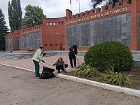 В Ершове продолжаются субботники