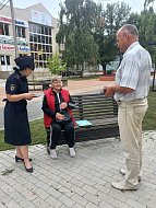 В Ершове представитель полиции и общественник провели акцию ко Дню солидарности в борьбе с терроризмом