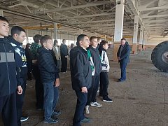 Учащиеся агроклассов побывали в гостях у ООО «МТС «Ершовская»