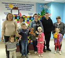 Ершовские «серебряные» волонтеры подарили бонус социальным работникам