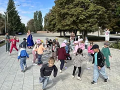 В Ершове сотрудники РДК провели для дошколят фольклорное развлечение, посвященное трем Спасам