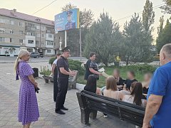 Вечерний профилактический рейд в Ершове: внимание — несовершеннолетним
