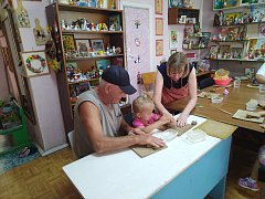 Тепло семейного круга: в РДК г. Ершова прошел мастер-класс по лепке из глины