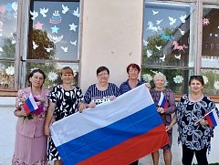 В ершовском селе получатели социальных услуг присоединились к Всероссийской акции ко Дню России
