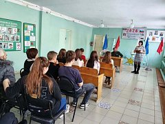 В ершовском селе прошла встреча школьников с мобилизованным земляком, прибывшим в отпуск