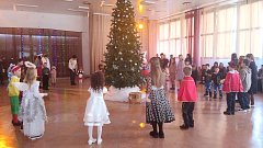 В Ершове детей участников СВО пригласили на новогоднее представление