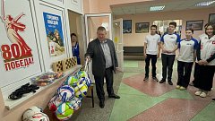 Николай Панков подарил ершовским школьникам спортивный инвентарь