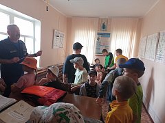 Ершовские спасатели продолжают встречаться со школьниками