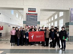 За кулисами железной дороги и правопорядка: участники Движения Первых познакомились с работой железнодорожной станции Ершов и Линейного отдела полиции