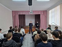 Ершовские полицейские проводят профилактические беседы со школьниками и их родителями