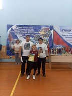 Из Озинок ершовские футболисты вернулись с первым местом, наградами и комплектом новой спортивной формы