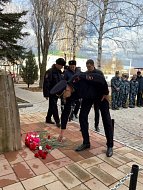 В Ершове почтили память погибших при исполнении служебных обязанностей сотрудников ОМВД