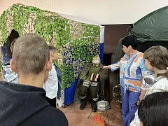 С большим интересом ершовцы посещают выставку в районном Доме культуры