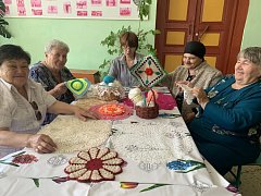 Для ершовских рукодельниц прошел мастер-класс по вязанию ажурных салфеток
