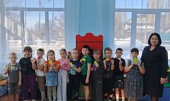 Ершовские дошколята на мастер-классе учились делать фликер