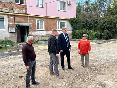 В Ершове продолжаются работы по благоустройству и ремонту объектов за счет местного бюджета