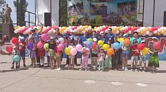 Веселый праздник прошел сегодня на центральной площади для маленьких жителей Ершова