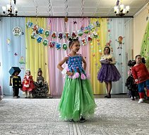 На конкурсе «ЭКОмода» ершовские дошколята превратились в прекрасных принцесс, богатырей и даже фантастический транспорт