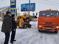Глава Ершовского района Константин Мызников провел мониторинг вывоза снега с улиц города