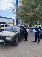 В Ершове инспекторы ОГИБДД напомнили водителям и пешеходам об уловках мошенников