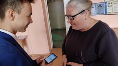 Волонтеры помогают ершовцам принять участие в онлайн-голосовании
