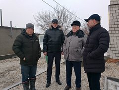 Областной депутат и глава Ершовского района посетили объект строительства