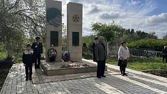 День Победы в Ершове начался с митинга у Братской могилы