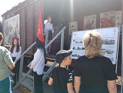 В Ершов прибыл ретропоезд "Воинский эшелон"