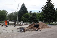 В Ершове ведутся работы по благоустройству центральной площади