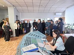 За кулисами железной дороги и правопорядка: участники Движения Первых познакомились с работой железнодорожной станции Ершов и Линейного отдела полиции