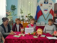 В клубе «Здоровый образ жизни» ершовские сельчане разоблачали «шпионов» в тарелке