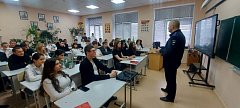 В Ершове полицейские проводят беседы со школьниками в рамках оперативно-профилактического мероприятия «Чистое поколение-2025»