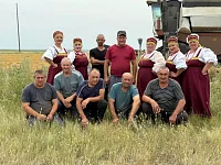 В Ершовском районе продолжаются выездные концерты для хлеборобов