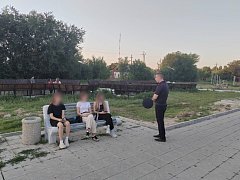Вечерний профилактический рейд в Ершове: внимание — несовершеннолетним