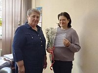 В Ершове многодетной семье вручили сертификат на приобретение автомобиля