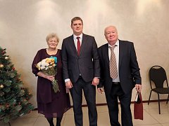 Ершовских «золотых» юбиляров в завершение Года семьи чествовали в ЗАГСе