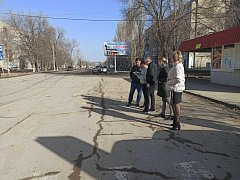 Представители администрации и общественности провели обследование дорог в черте Ершова