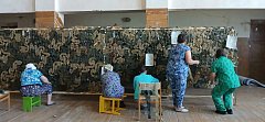 Сила в единстве: жители ершовского села объединились для плетения маскировочных сетей