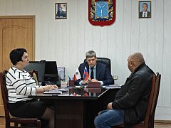 С насущными вопросами к главе Ершовского района Константину Мызникову на прием обратились 12 человек